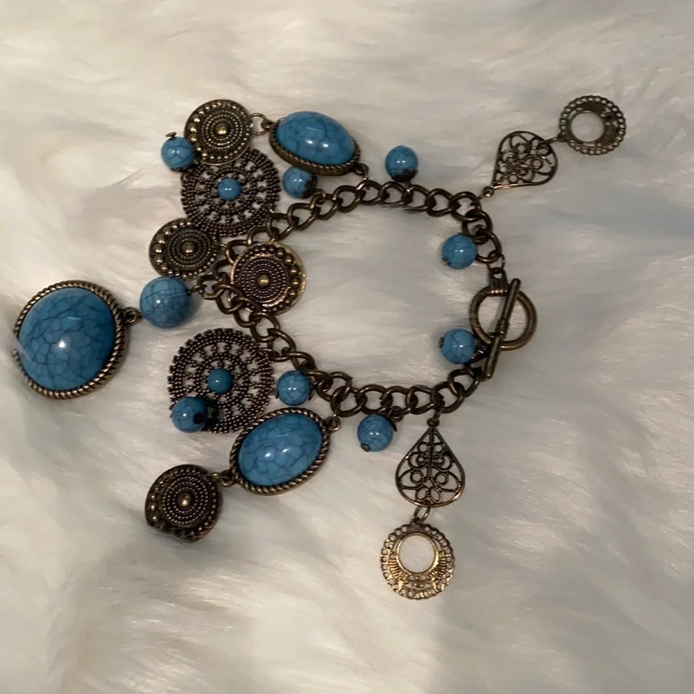Women’s turquoise charm bracelet